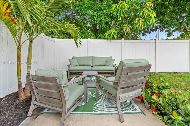 Photo - 775 NW 44th St