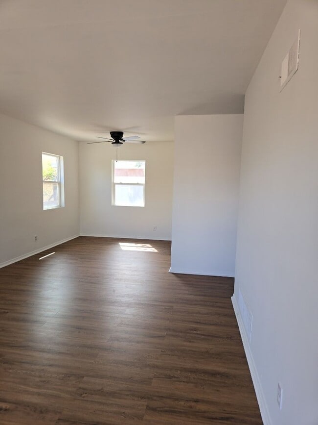 813 Palisades Dr NW