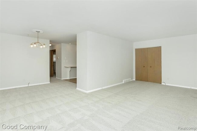 Photo - 946 N Adams Rd Unit 1