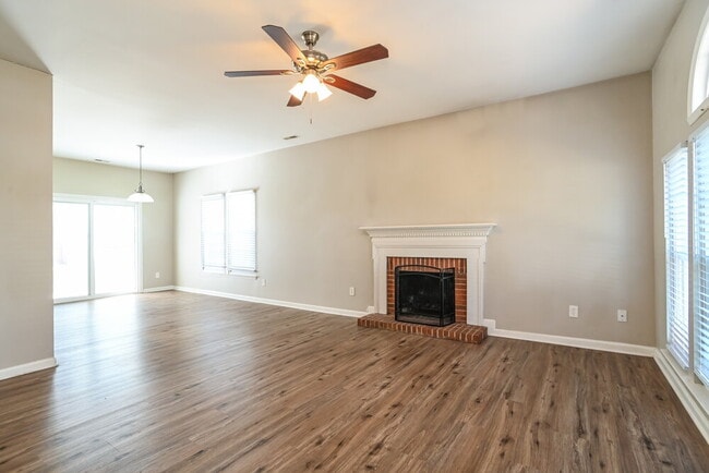 Photo - 2117 David Earl Dr