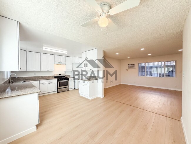 Photo - 13129 Oxnard St Unidad 4