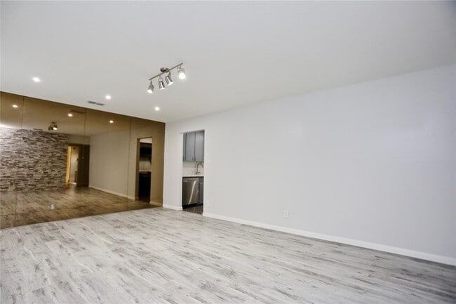 Photo - 2824 Briarhurst Dr Unit 16