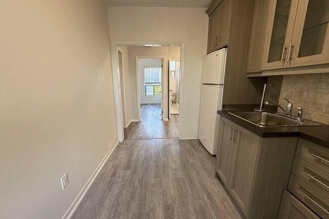 Photo - 3254 Dundas St W