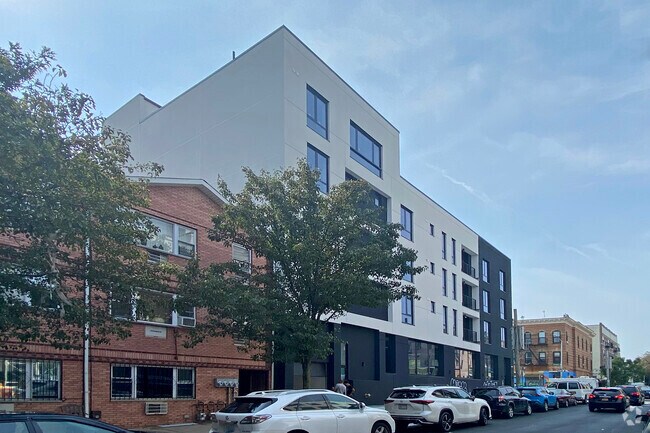 Photo - 1206 Putnam Ave