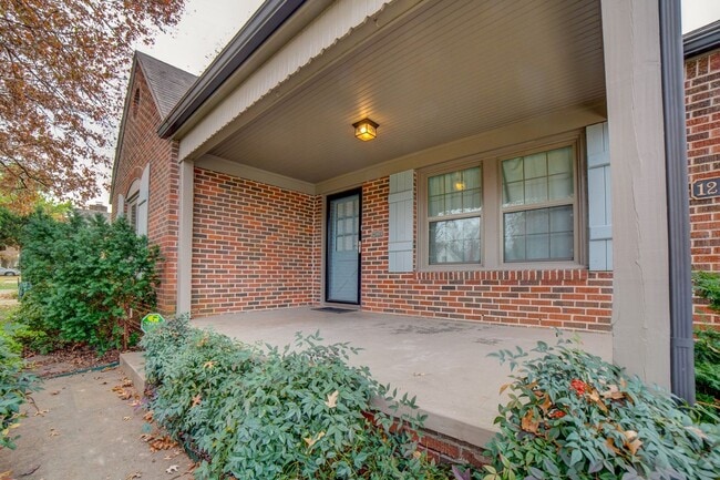 Photo - 3 Bed | 1 Bath in Midtown!