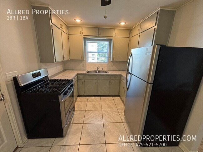 Photo - 995 W Hickory St