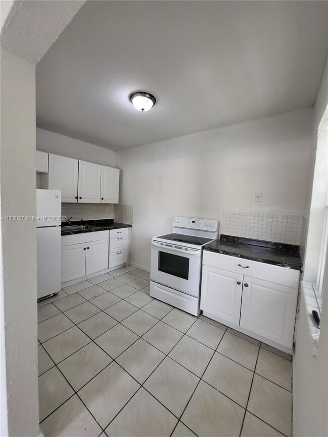 Photo - 5731 NW 6th Ave Unidad 2