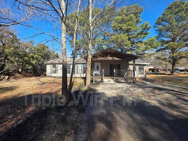 Building Photo - 202 Rosemary Ln