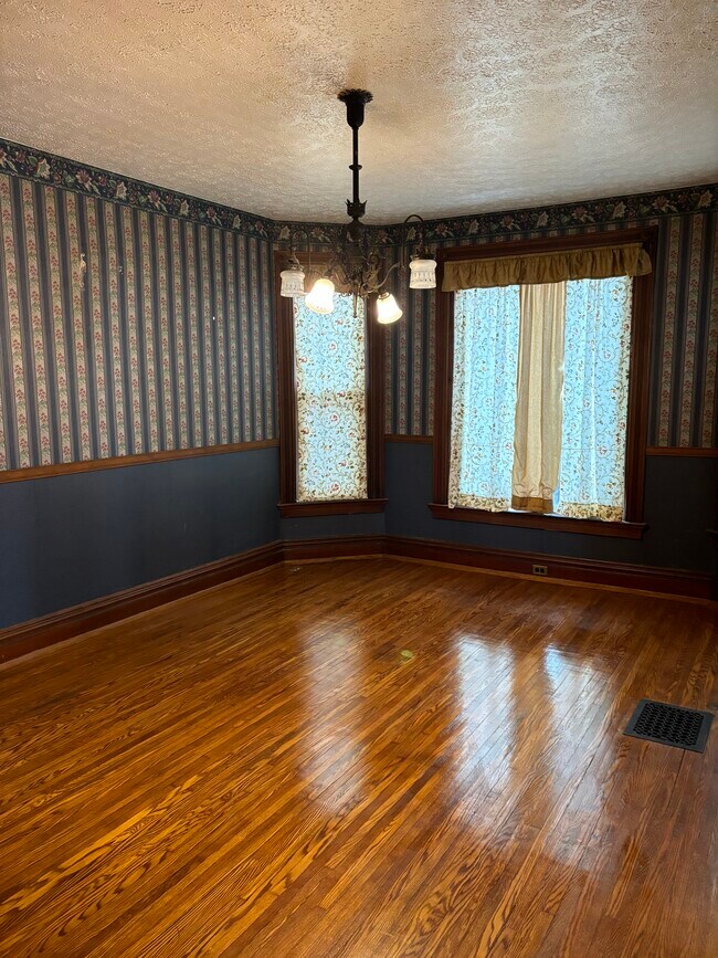 Photo - 606 2nd St House