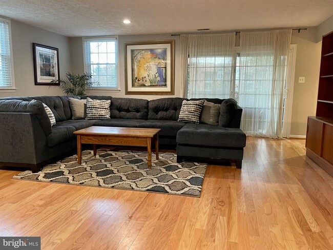 Photo - 7 Friendswood Ct Unidad 7A