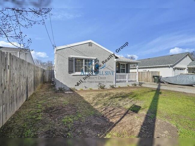 Cozy 2 beds 1 bath home! - Half off one mo... - Cozy 2 beds 1 bath home! - Half off one mo...