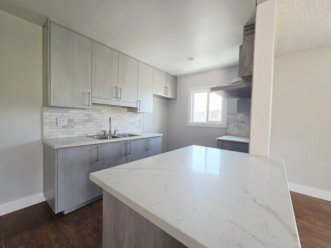 9949 Pinewood Ave Unidad 10