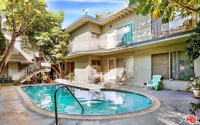 Building Photo - 941 N San Vicente Blvd Unit 2