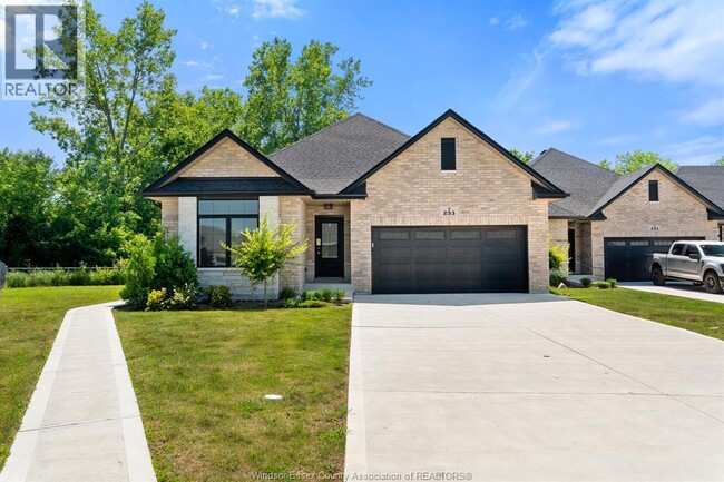 Photo - 253 Livingstone Cres