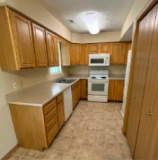 Photo - 845 Hanneman Dr