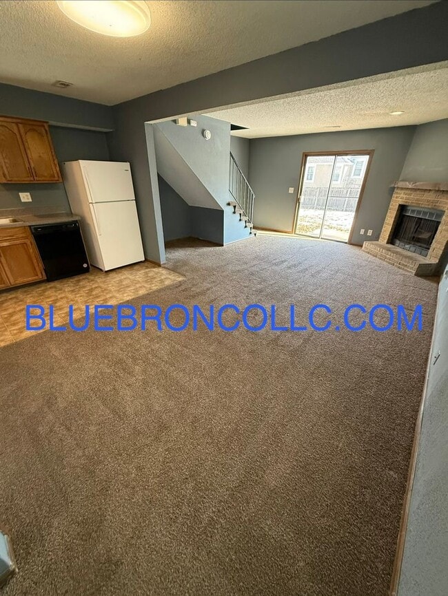 Photo - Spacious 3 bedroom with a great layout