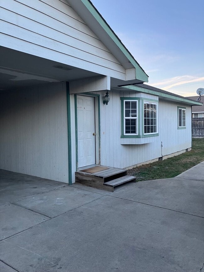 Building Photo - 903 E White Birch Ave Unit B