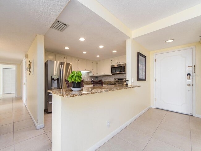 675 S Gulfview Blvd Unit 902