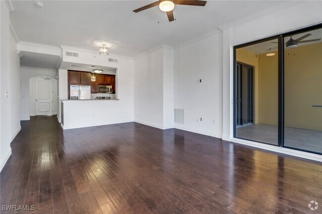 Building Photo - 23191 Fashion Dr Unit 8210 Rental
