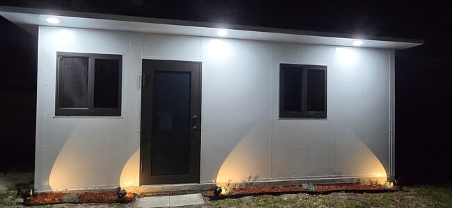 Building Photo - 1540 NW 15th Ter
