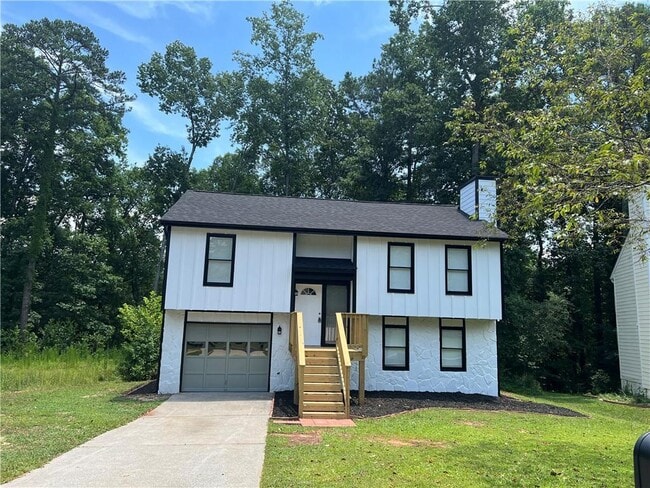 Photo - 114 Jousters Ln NW