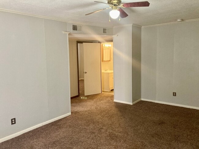 Photo - 117 Parkburg Rd