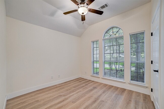 Photo - 70 Camber Pine Pl