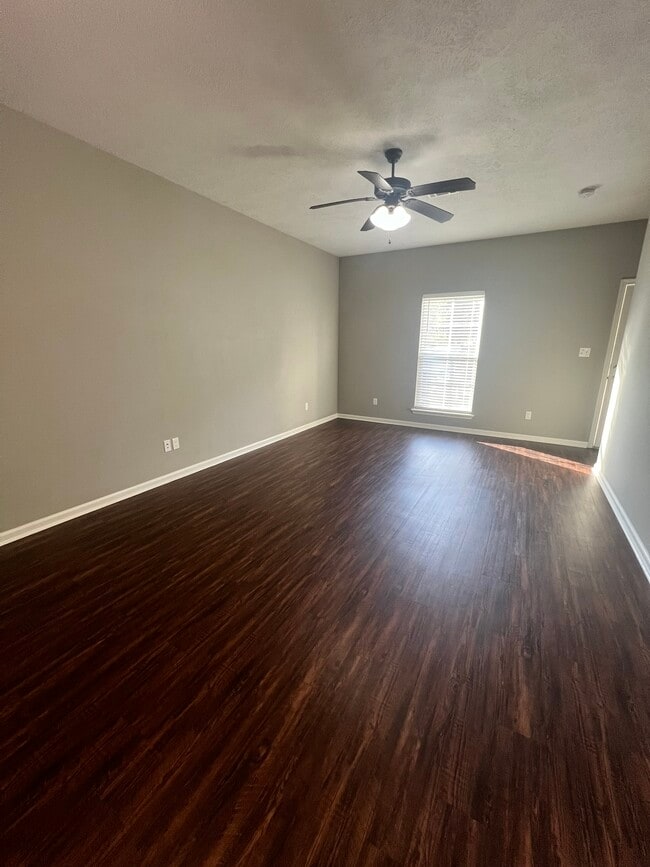 Photo - 951 Tallow Rd