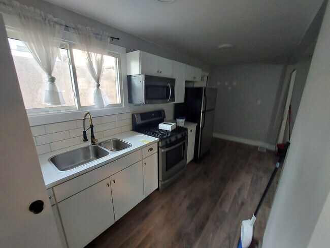 Photo - Beautiful Studio Apartment for Rent! Unit Back