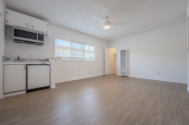 Photo - 4076 Redwood Ave