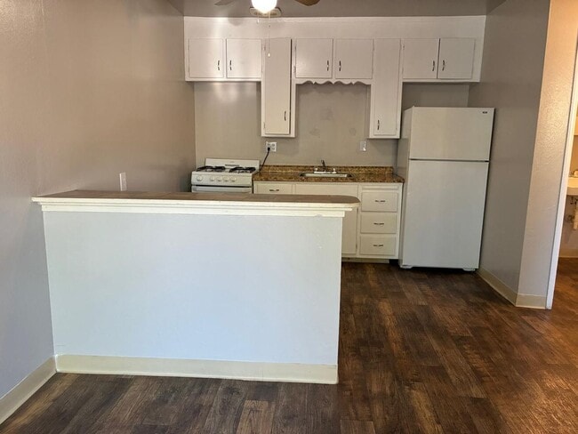 Photo - Parkwood Square Apartments