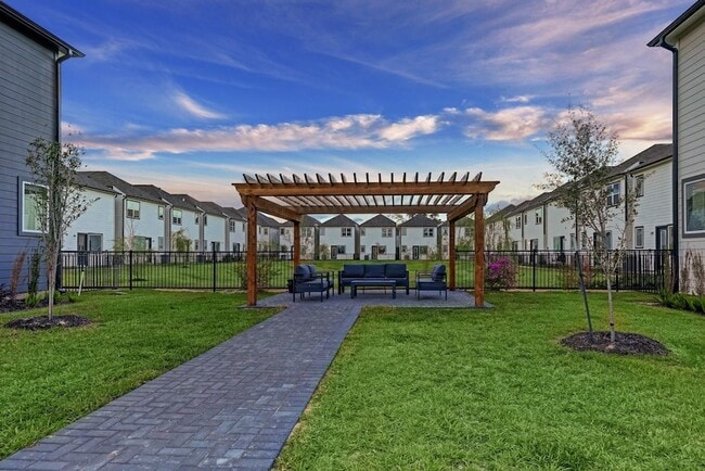 Photo - 5910 Haring Ln