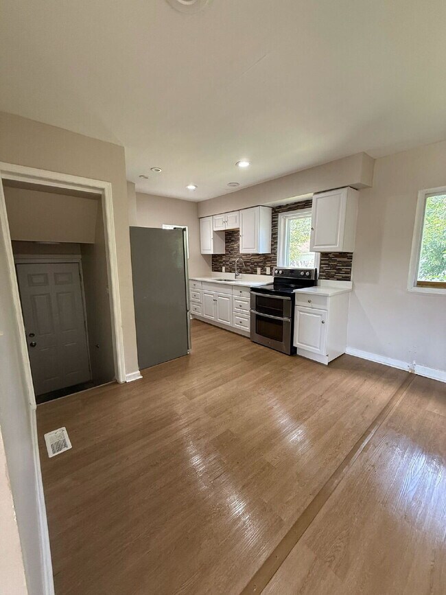 Photo - Find Comfort in Every Corner at Woodmont A...