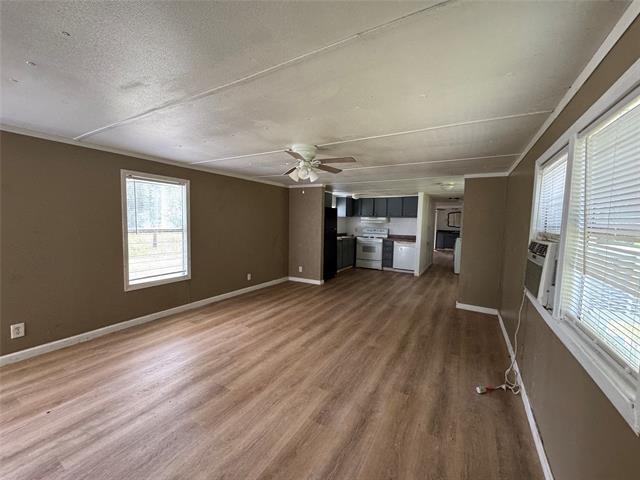 Photo - 204 W Tarrant St