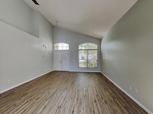 728 Hardwood Cir