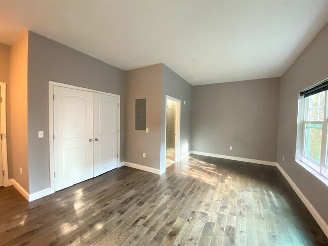 Building Photo - 41 Saratoga St Unit 4E Rental