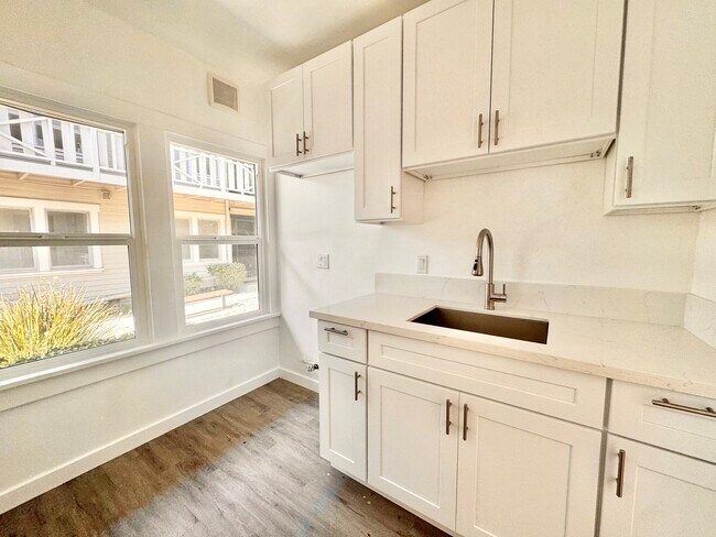 Photo - 1559 N Hill Ave Unit 12