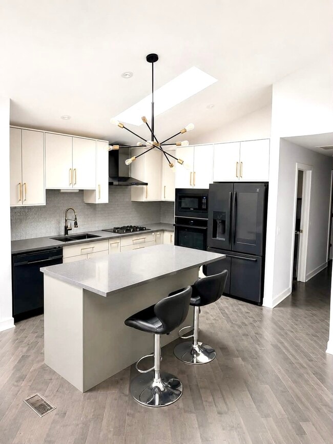 Photo - 600 Le Parc Cir