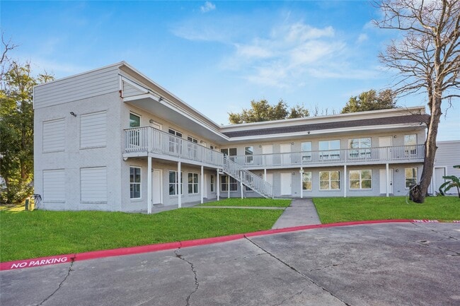 Building Photo - 1803 Oak St Unit 9 Rental