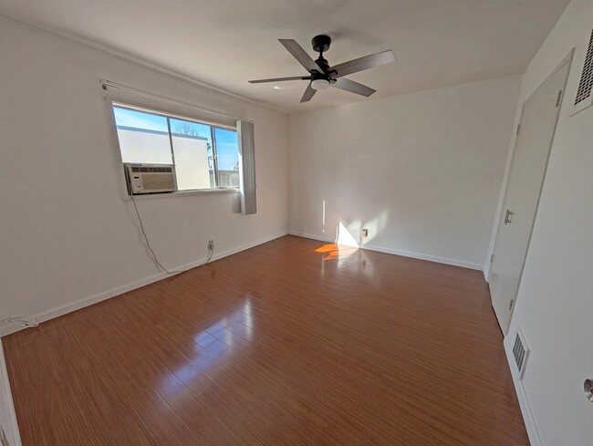 Photo - 1263 Hayworth Ave Unit 6