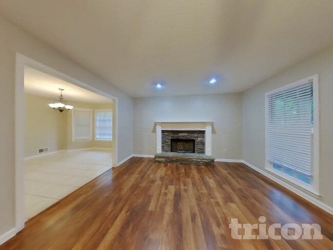 Photo - 649 Stratford Dr