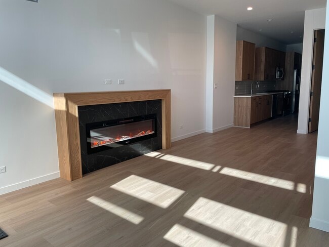 Photo - 934 W Diversey Pky Unidad #1