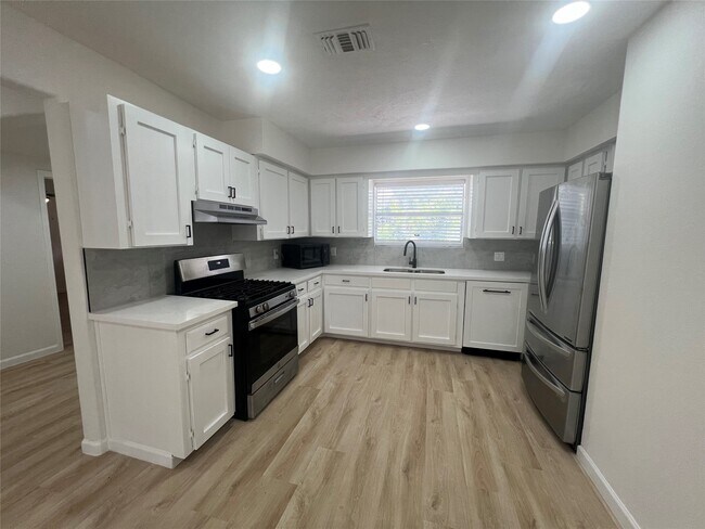 Photo - 6829 Driftwood St