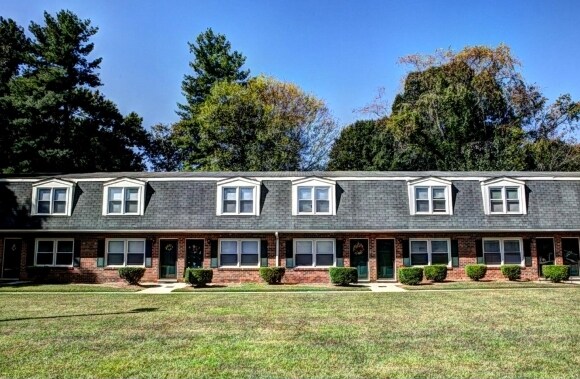 Lynrock Apartments - Lynrock Apartments