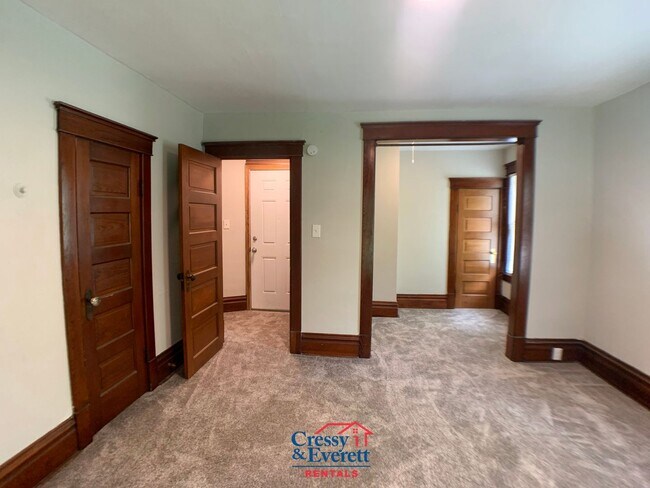 Photo - 1122 Regent St Unidad Upper