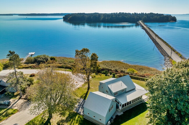 Photo - 1 Shoreline Dr