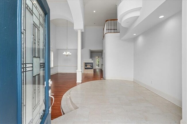 Photo - 350 Wembley Cir