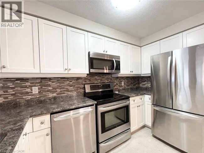 Photo - 139 Coopershawk St