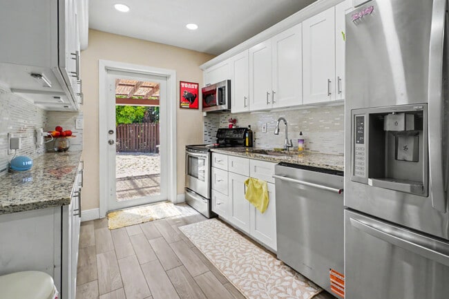 2480 NE 13th Terrace