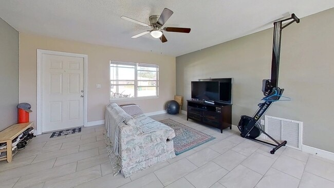 Photo - 567 Grant Ave Unit 567